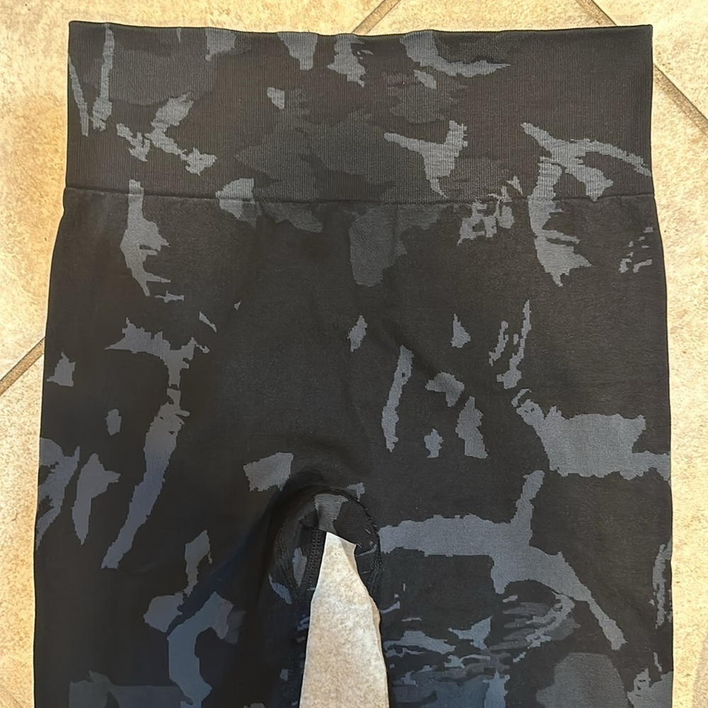 New! Bee Strong Gray Camo Scrunch Butt Seamless Workout Leggings M - Picture 2 of 6